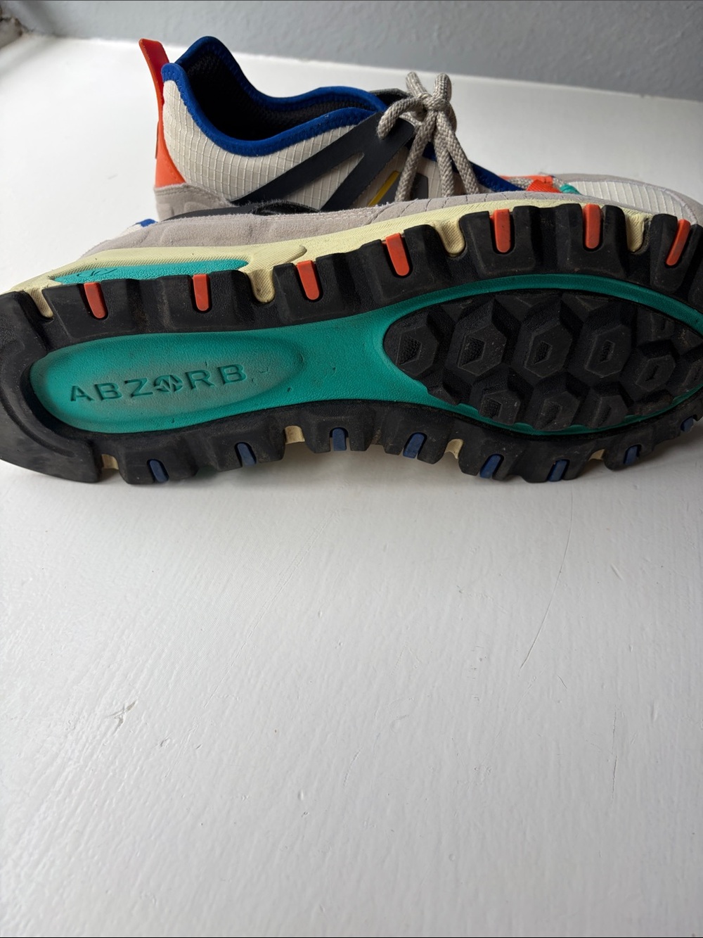 New Balance Men’s Beige, Blue & Orange Trail Sneakers. - Picture 2 of 3